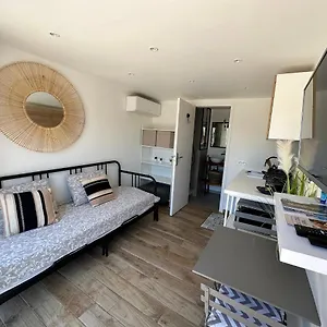 https://studio-collobrieres-vue-sur-village.fr-provencehotel.com